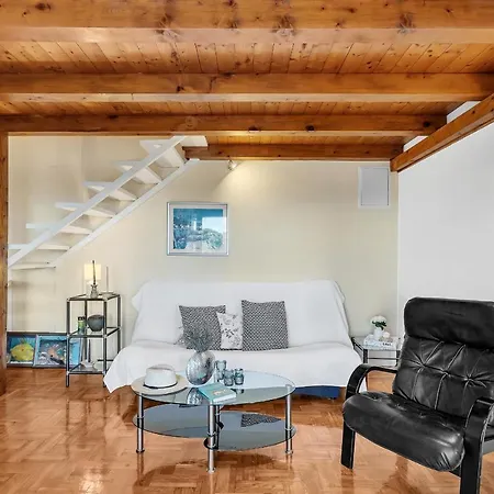 Dev On The In The Center Makarská